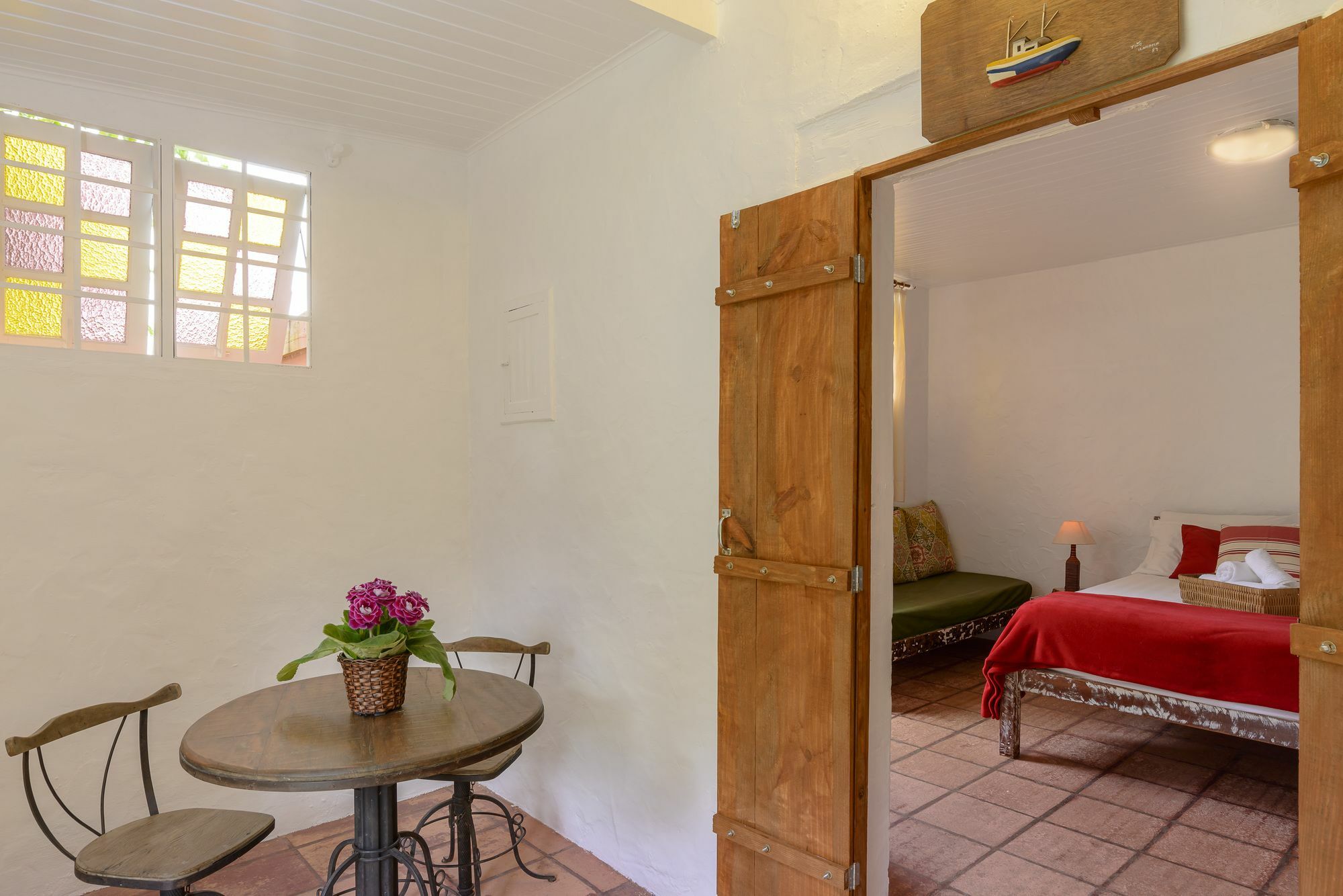 Velinn Bromelias Inn