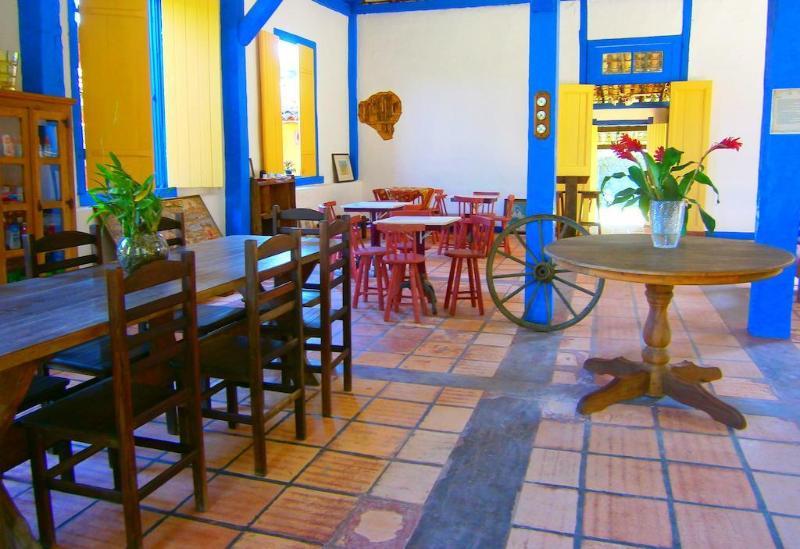 Inn Velinn Bromelias