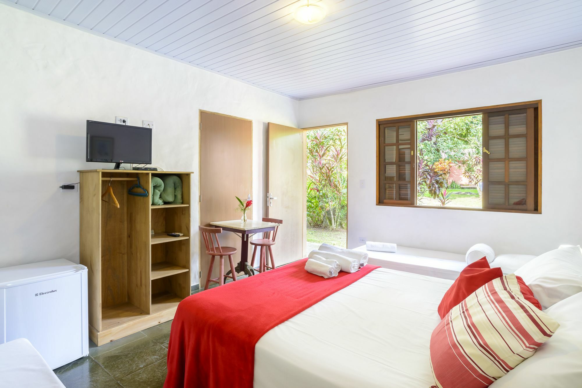 Inn Velinn Bromelias 3*